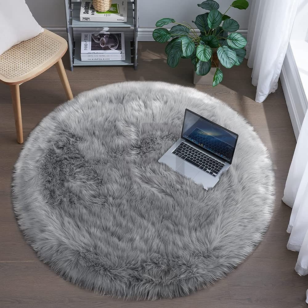 Fluffy Faux Fur Mat - Round Shape - Grey